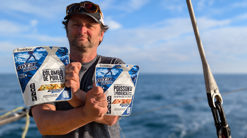 À bord avec Arnaud Boissières : comment bien s’alimenter en mer ?