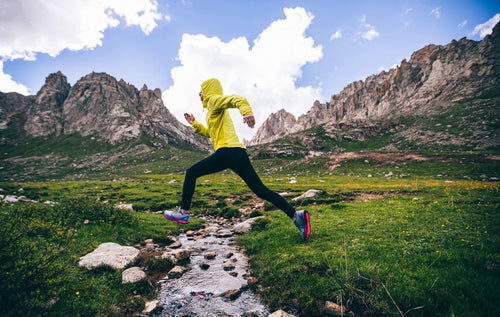 trail running, course en montagne, coureuse de trail, aventures en pleine nature, randonnée sportive